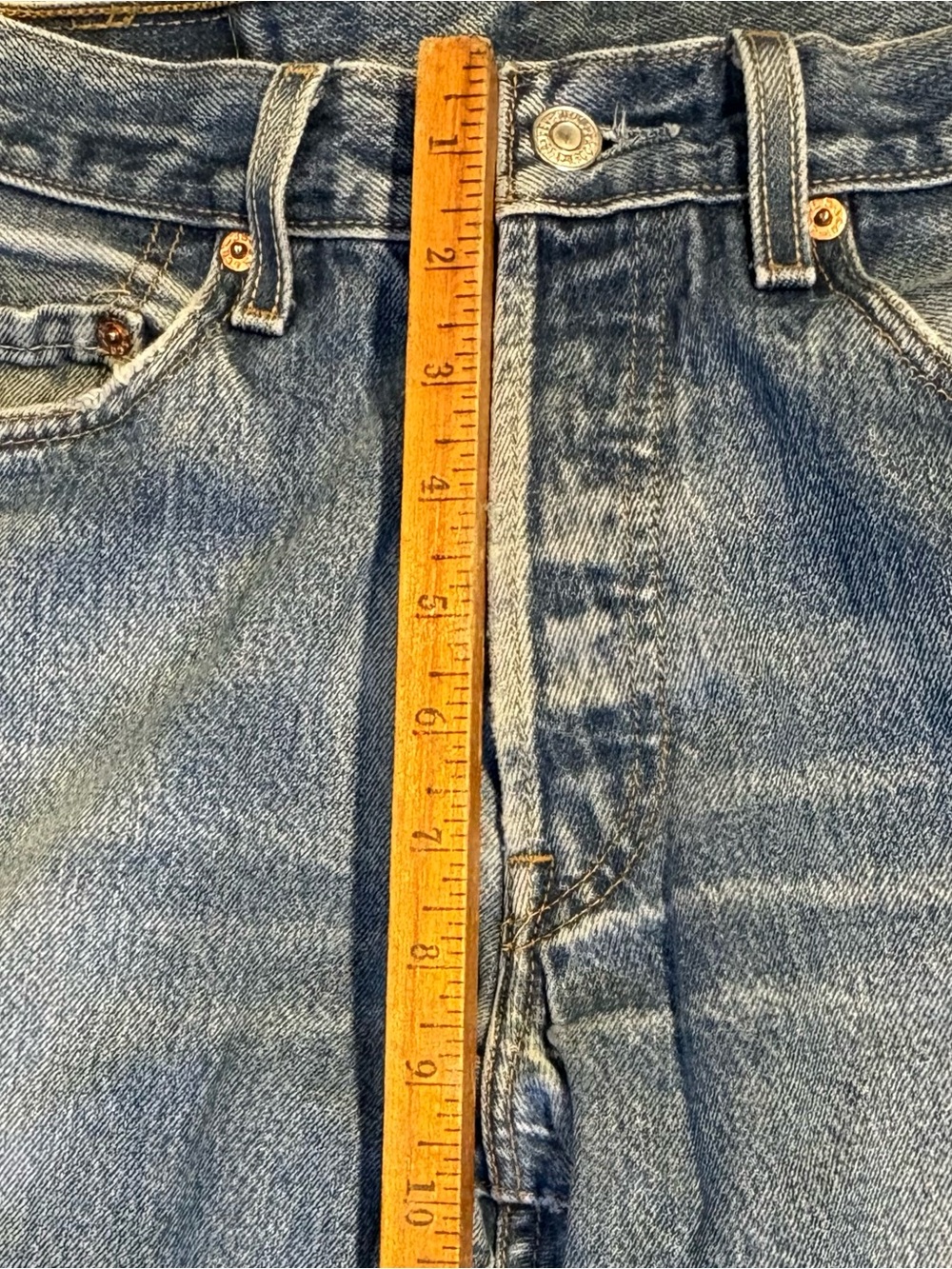 Vintage Levi’s 501 Medium Wash Button-Fly Blue Jeans - Y2K - Picture 8 of 12